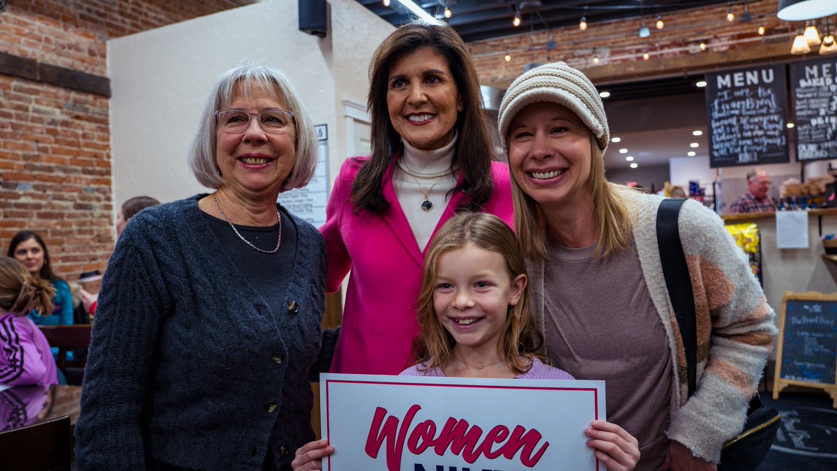 SuzYoungblood's tweet photo. ๐ธ President Barbie ๐ https://t.co/NgZiiih23T