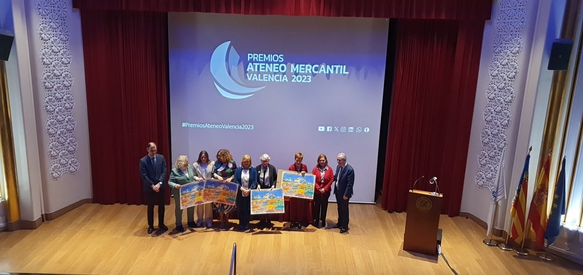 GVAcultura's tweet photo. 🏆 El Director General d'Esport de la GV, Luis Cervera, present en els VIII PREMIS ATENEU MERCANTIL

➡️ Mavi Mestre rectora @UV_EG 
➡️ Pilar Roig, catedràtica i restauradora de @UPV
➡️ Enith Saló i @IvanaAndresSanz futbolistes campiones del Món amb la @SEFutbolFem https://t.co/hxbtXoAMNd
