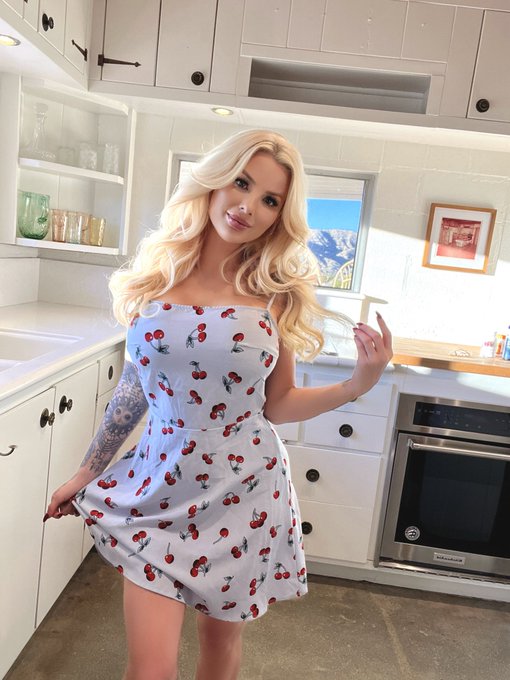 Cherry pie 🥧 https://t.co/ihVMYJZ4Fj