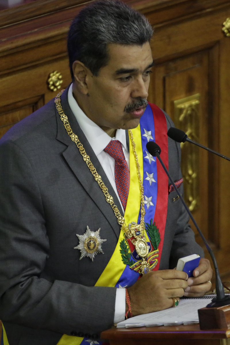 #15Ene || Presidente Constitucional de la República Bolivariana de Venezuela, Nicolás Maduro Moros:

"He decidido subir el ingreso mínimo integral de los Trabajadores a su equivalente de 100$, indexado en un primer empuje, quedando: 

📌 60$ el Bono de Guerra económica
📌 40$ el