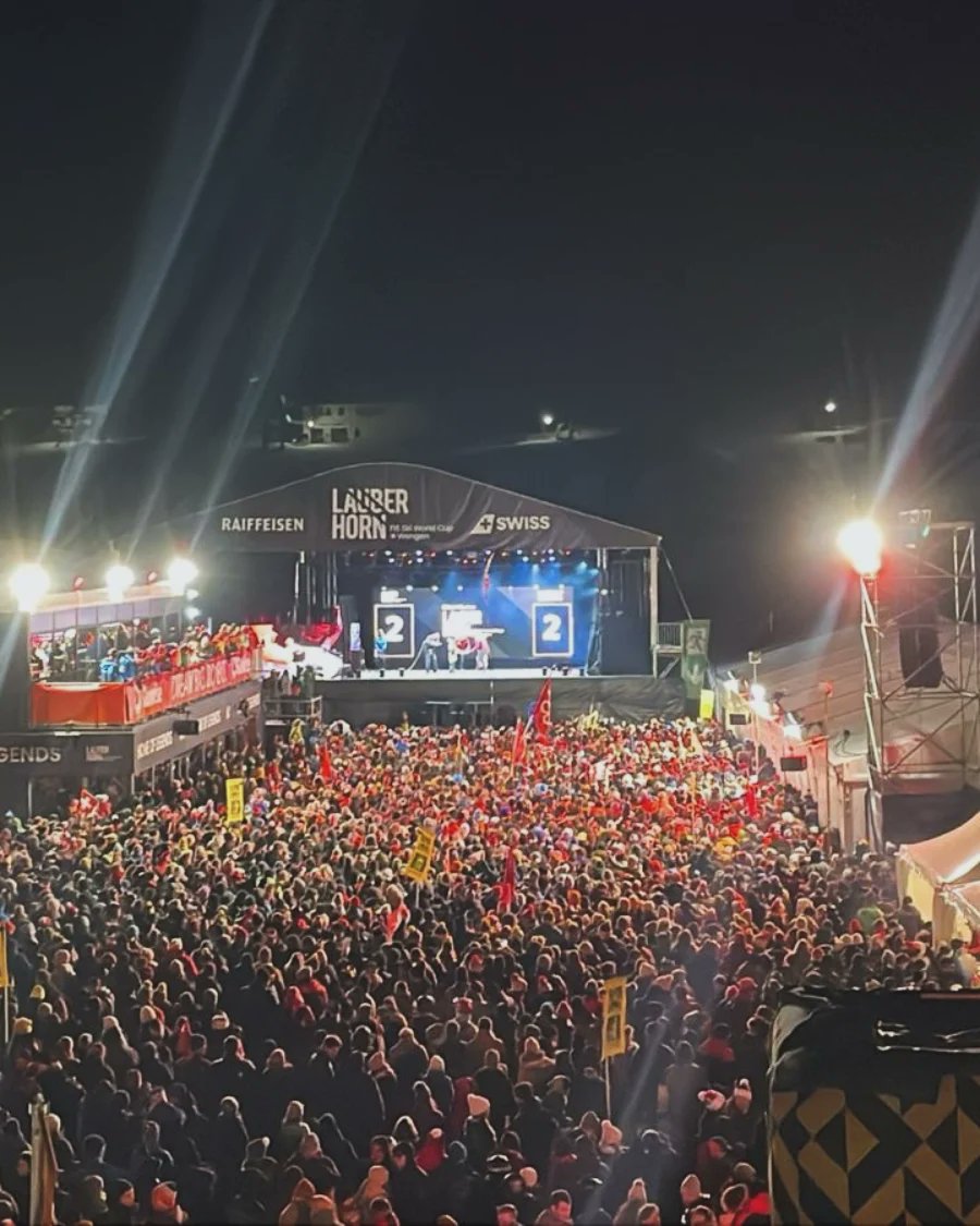 Performance mit meinem Mundart Song "Hie bi Üs" am Lauberhornrennen 2024 <a href="/WeltcupWengen/">Lauberhornrennen</a>
Was für ein Publikum, was für ein Sportereignis. Danke das ich dabei sein durfte. <a href="/muverecordings/">Musikvertrieb AG | label & distribution</a>