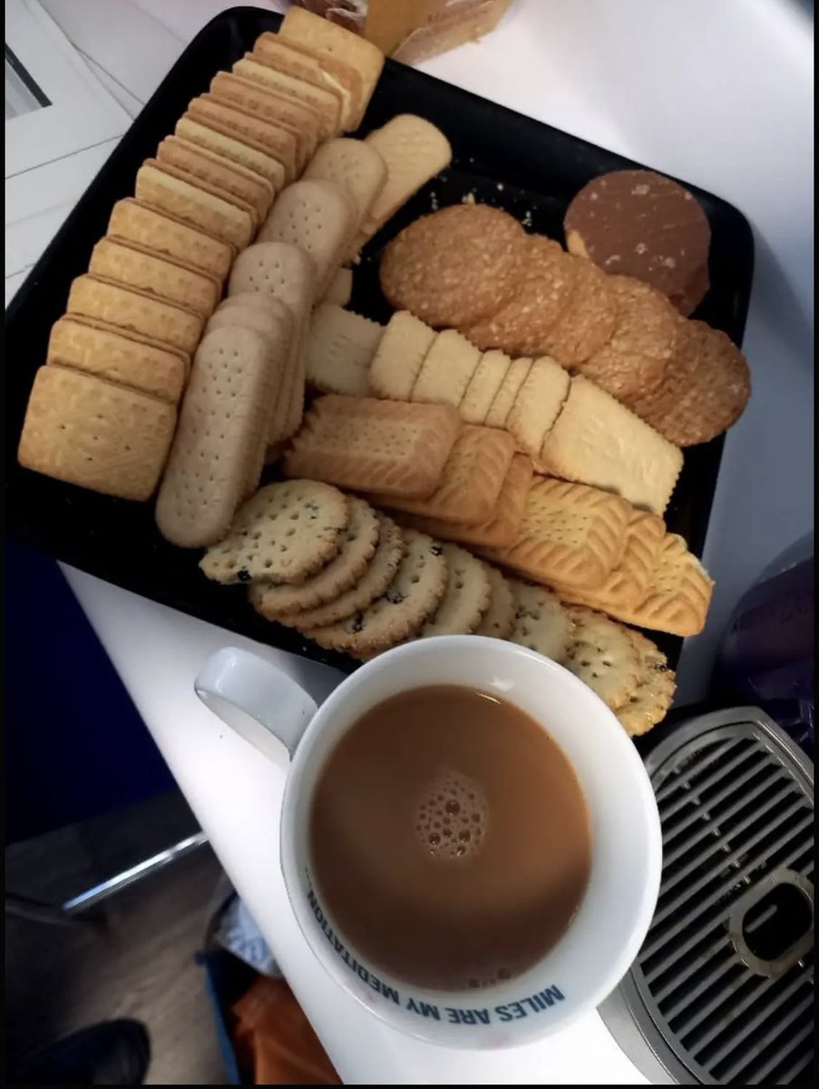 #BrewMonday had a fantastic lunchtime at work making a brew for the York theatre and PACU team banishing the Monday blues and taking time to chat, sharing our trusts health and wellbeing resources, and even a tea related quiz 
#yorkshiretea obviously! @YSTeachingNHS