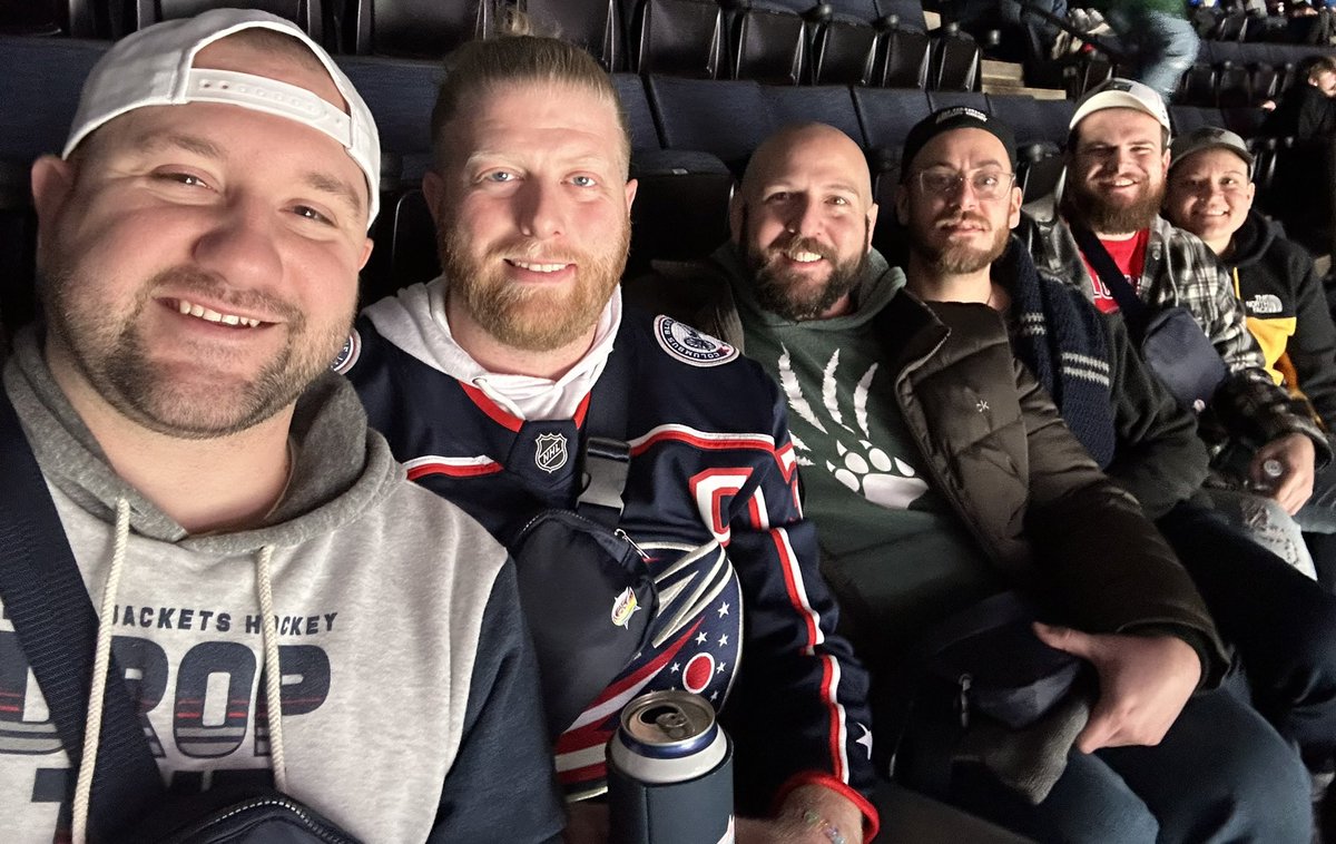 kschaible09's tweet photo. Some Columbus Kodiaks got together today to go watch the @BlueJacketsNHL in their #HockeyIsForEveryone #PrideDay game against Vancouver. #cbj #nhl #igr #columbuskodiaks #rugbyforall #inclusiverugby #asseenincolumbus #columbusoh #diversity #inclusion #sports #athletes #rugby https://t.co/9D57TOrD45