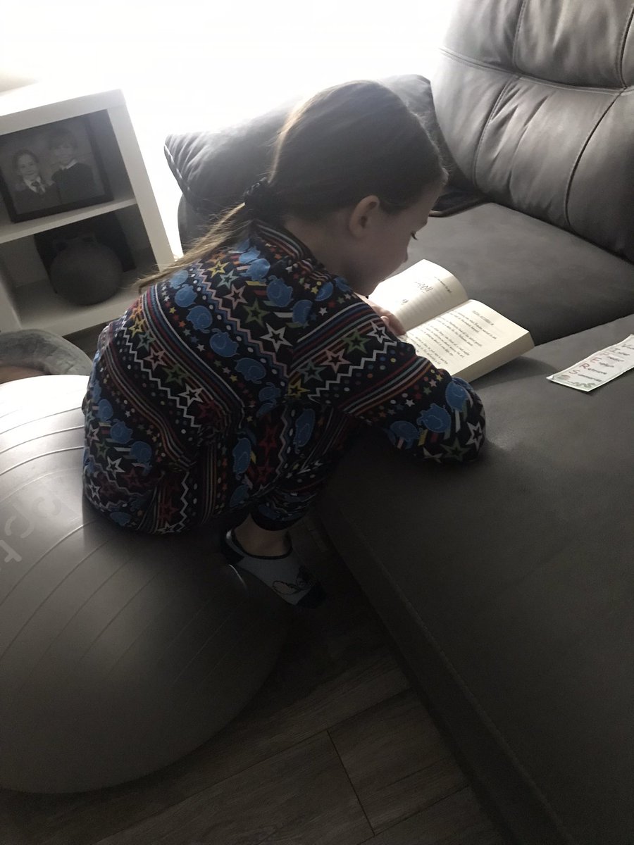 She will read anywhere 📖👀<a href="/CroxtethC/">CroxtethCPS</a> @3_4Tcps
