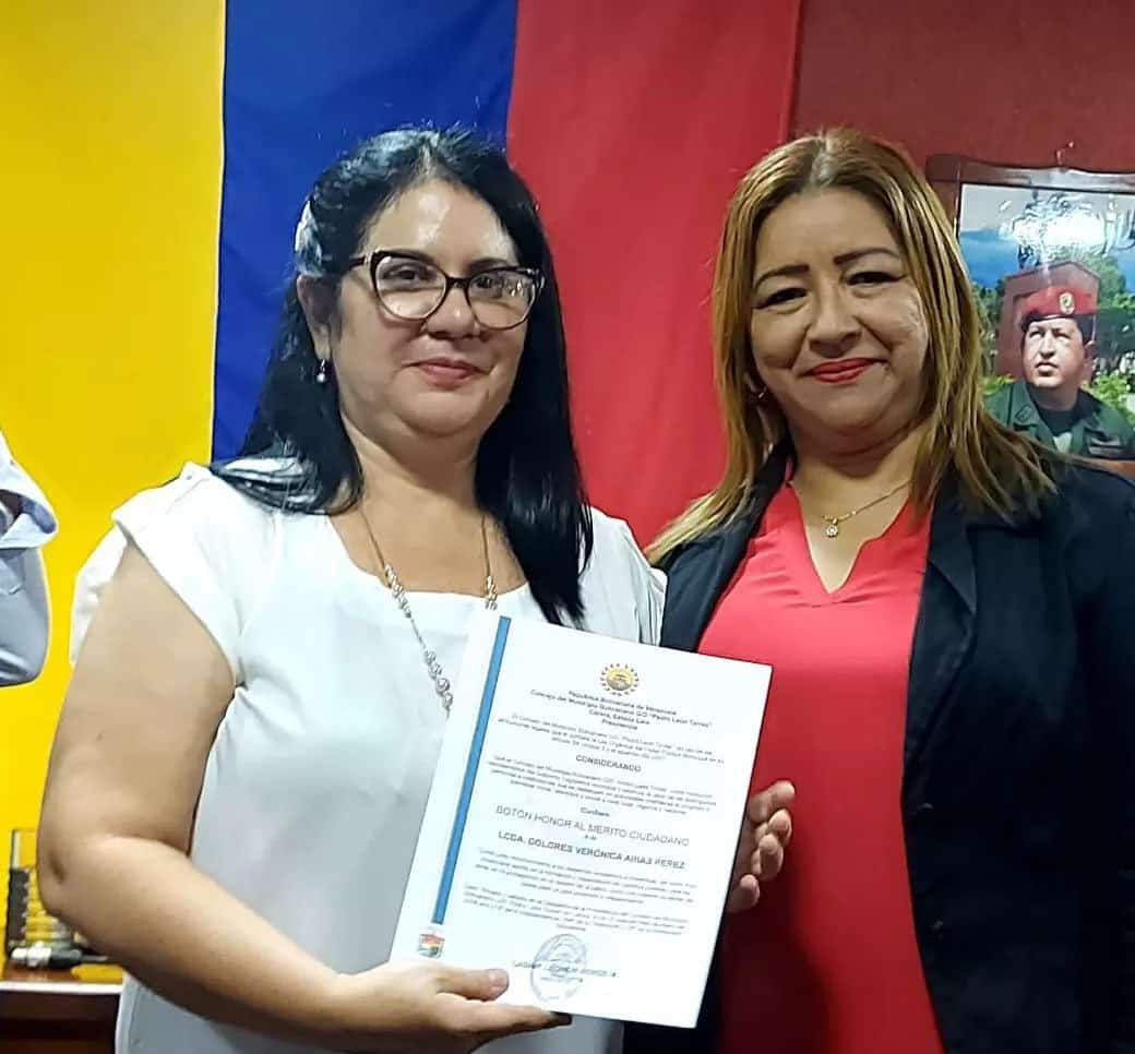 CMBTorres's tweet photo. #15Ene sesión especial con motivo del día del Maestro y la Maestra
Cómo oradora de orden estuvo la profesora Dolores Verónica Arias Pérez, quién resaltó la lucha docente a raíz de la cual se instauró la fecha del 15 de enero como día de celebración para el gremio
@AdolfoP_Oficial https://t.co/mGZAhjIJOe