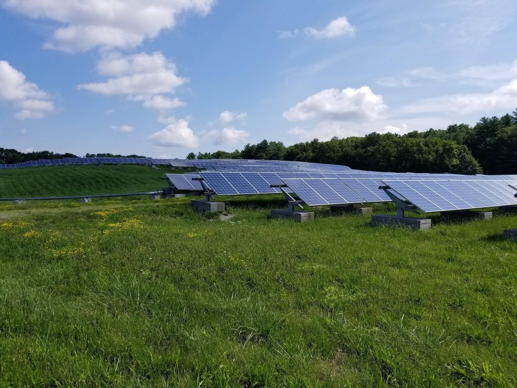 Choose_Solar's tweet photo. Did you know that high efficiency solar farms can keep the energy coming all winter long! Solar farms sourced by Choose Solar invest in their equipment, upkeep, and maintenance all year round, so you get dependable solar energy and savings that keep your house comfortable whi ... https://t.co/Kkbc1D17jZ