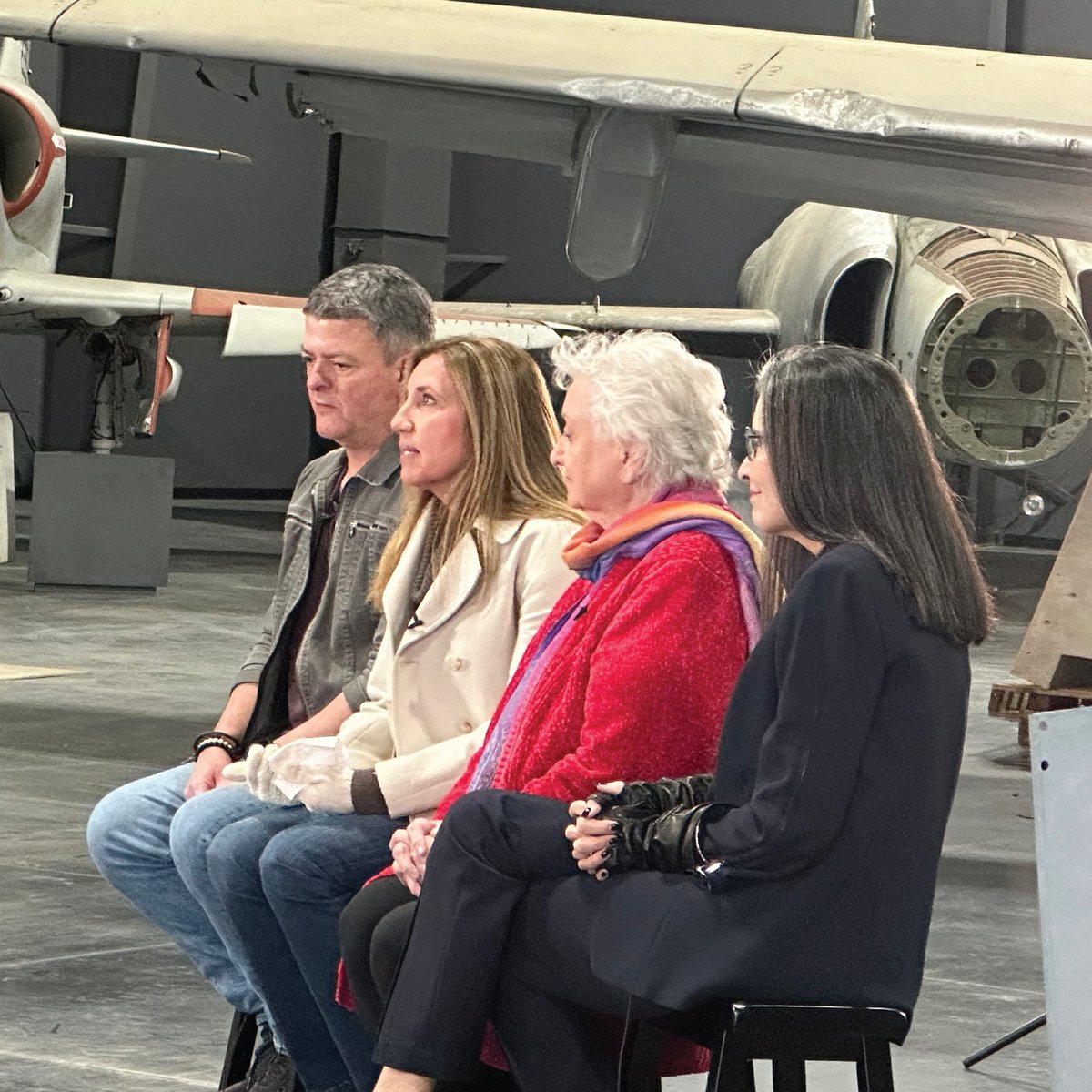 Honoring the Miracle on the Hudson today, with more passenger interviews. Vicki Barnhardt, Ben Bostic, Beth McHugh, and Denise Locke. Coverage by WCNC's Michelle Boudin who has been covering the story since Day 1.  

Watch More: youtube.com/watch?v=HQBrD_…