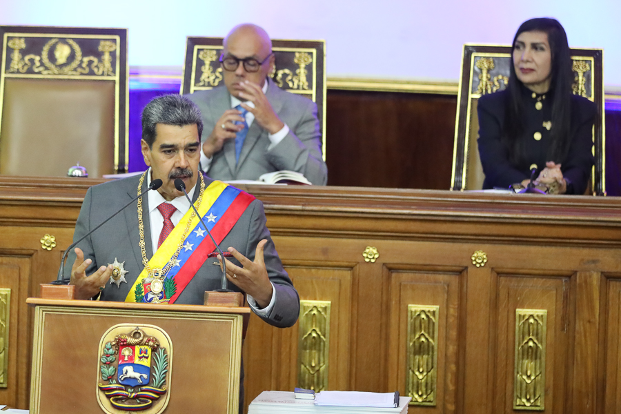 luchaalmada's tweet photo. #Ahora Pdte. @NicolasMaduro: He decidido dar el paso de subir de 70$ a 100$ el ingreso mínimo integral de los trabajadores, indexado, a partir del 1 de febrero. El Bono de Guerra Económica se llevará a 60$ y el Cestaticket a 40$ indexados

#15Ene
#MemoriaYCuenta2023