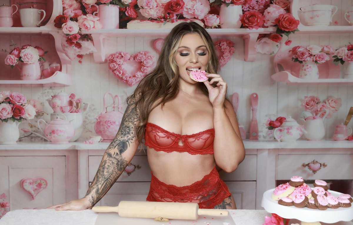 LynLashesByTim's tweet image. LynLashes is hosting a pop up boudoir photo shoot at the salon January 28th there will be limited availability! 

Valentine’s Day is around the corner 🥰 This would be a perfect gift for your hunny 😍 contact me for details 🔥