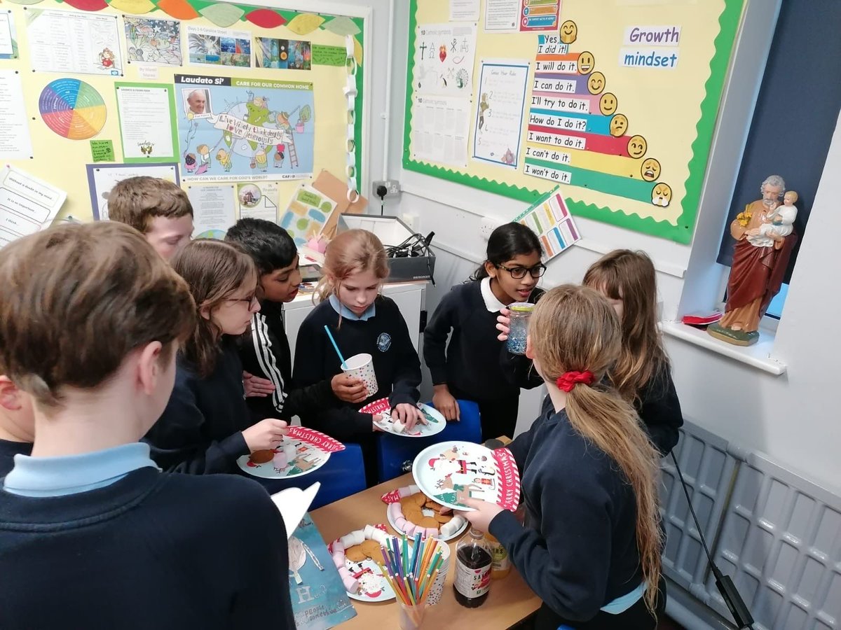 stpadarnsrcp's tweet photo. We had a #geniushour party today, celebrating a new year and the things we learnt last half term. One group created items to raise money for water aid as their project 💧 #ambitiousandcapable #ethicalandinformed #independentlearners #creativeandenterprising https://t.co/EFXSzlE7GH