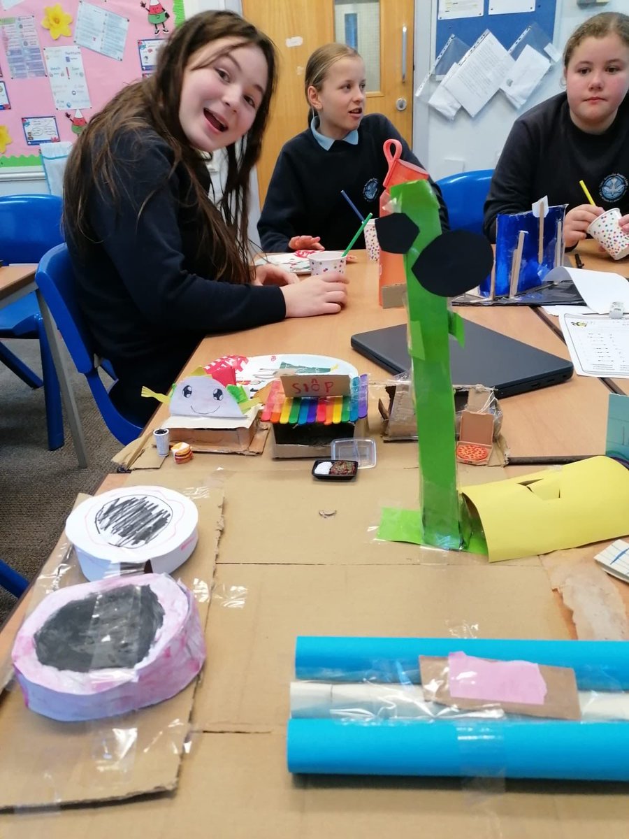 stpadarnsrcp's tweet photo. We had a #geniushour party today, celebrating a new year and the things we learnt last half term. One group created items to raise money for water aid as their project 💧 #ambitiousandcapable #ethicalandinformed #independentlearners #creativeandenterprising https://t.co/EFXSzlE7GH