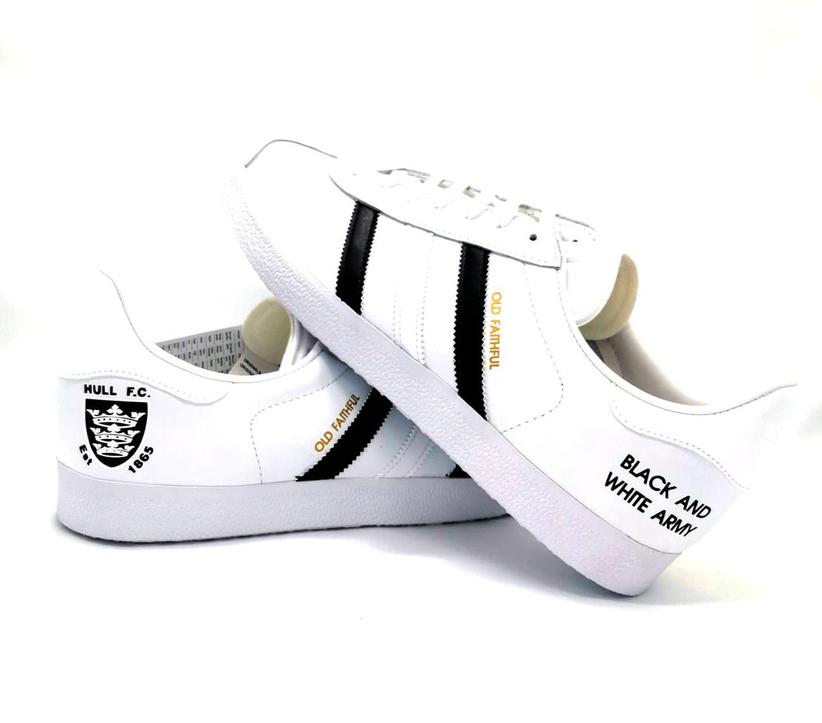 customkickshull's tweet photo. OLD FAITHFUL 🖤🤍
•
An old but definitely gold custom idea for Hull FC fans!
•
ANY CLUB, ANY THEME, ANY CUSTOM 👊🏻
•
#hullfc #oldfaithful #rugbyleague #superleague #rugby #gazelle https://t.co/kC50G6hrCu