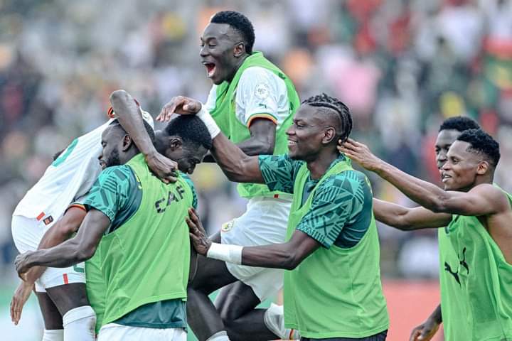 DiopCheikhGawa2's tweet photo. #GAWSP⚽️RT🇸🇳
Félicitations aux Champions d'Afrique en titre pour leur belle entrée en lice @CAF_Online 
Manko Wuti Yenen Ndam !
@Fsfofficielle @GaindeYi @ndione_ada @AugustinSengho2 @sane932 @LamineNdiay11 @13footballC @mamendoye1 @PlanPse https://t.co/vV4nR4vZxT