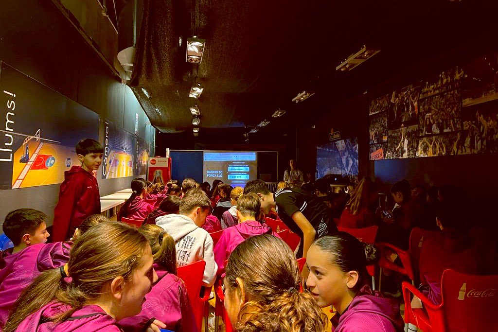 flleidabase's tweet photo. Primera jornada de les Xerrades d’ús responsable de les xarxes socials completada✅📲

Continuem treballant per protegir als nostres jugadors/es dins i fora la pista💜

#base #forçalleida #esport #bàsquet https://t.co/AiiPkPE6qE