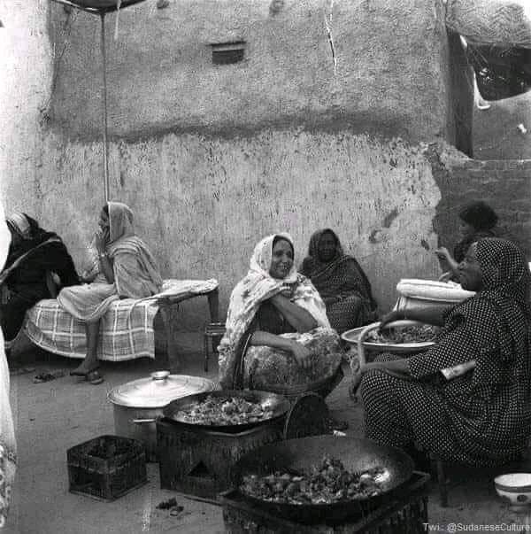 إيه الدنيا غير ، لمة ناس في خير