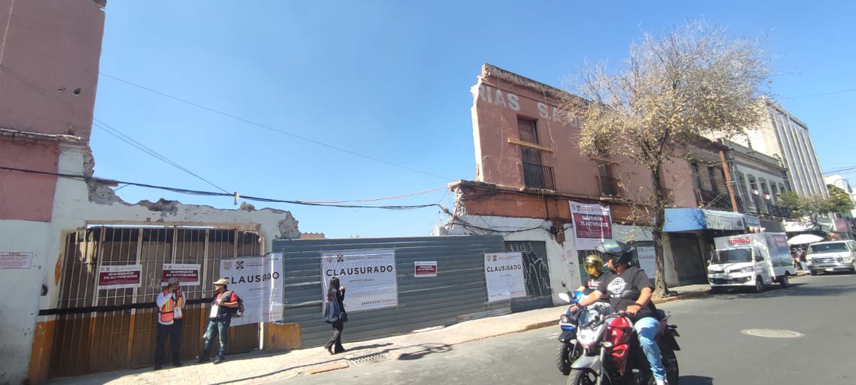 Esta mañana, en diligencia conjunta con <a href="/INAHmx/">INAH</a>, <a href="/ach_CDMX/">Autoridad del Centro Histórico</a>,  <a href="/SSC_CDMX/">SSC CDMX</a> e <a href="/inveacdmx/">INVEACDMX</a>, colocamos sellos de suspensión de actividades por realizar actividades en el inmueble catalogado como Monumento Histórico en Allende 74, #CentroHistórico.
