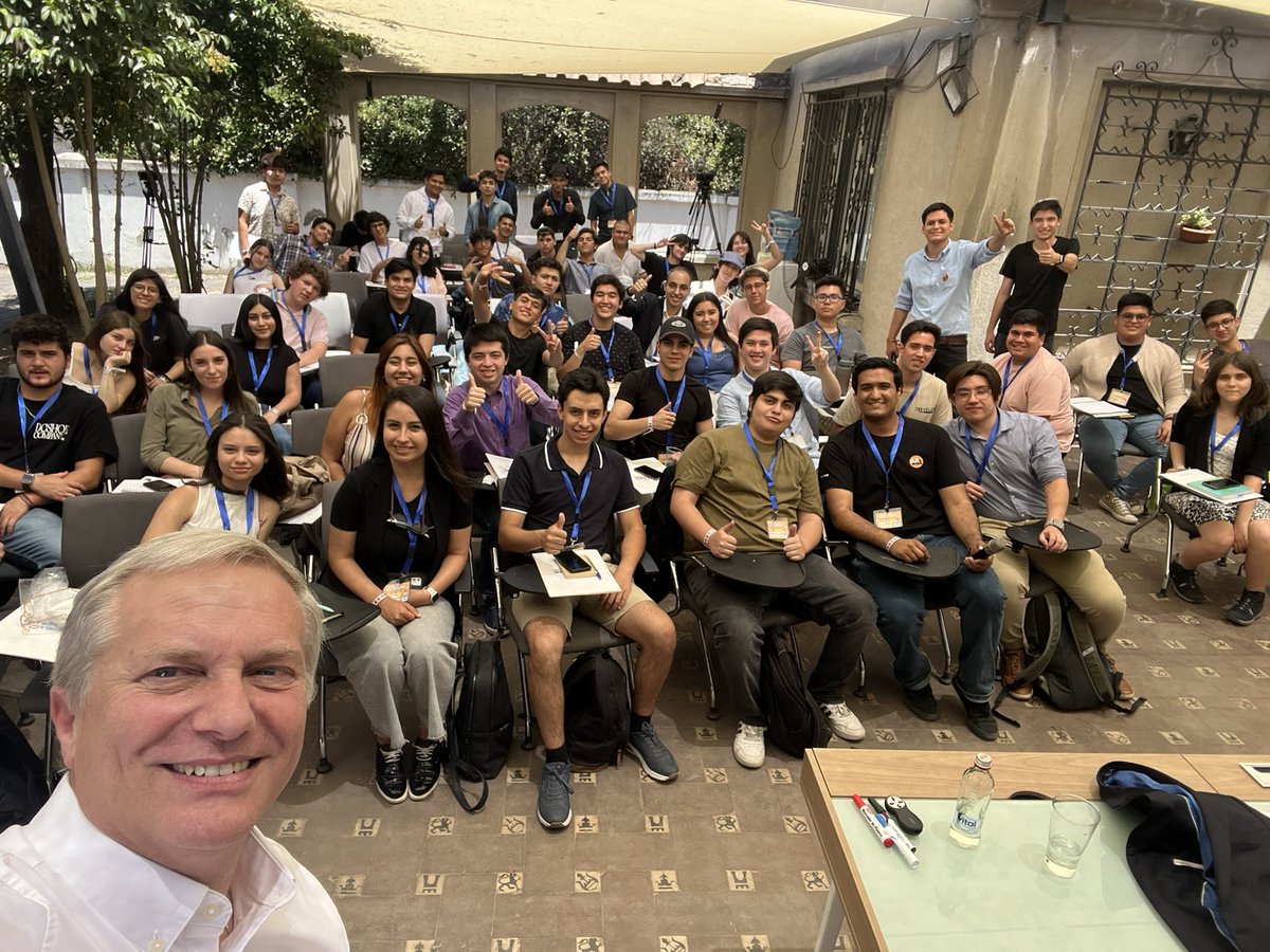 joseantoniokast's tweet photo. Nuestra primera escuela de verano para jóvenes desarrollada desde @a_republicana pensado en los líderes del mañana 🇨🇱 https://t.co/7TSUrwXzcF