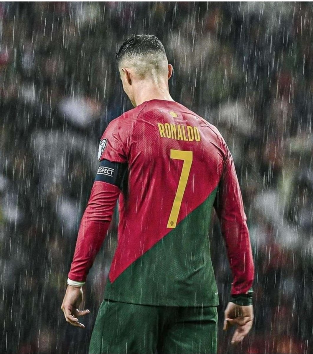 ElInmortal____'s tweet photo. Messi marcó 28 goles en 2023, no estuvo en el 11 ideal de la Liga francesa y quedó penúltimo en la MLS. No marca desde agosto

Cristiano Ronaldo, máx goleador de 2023 con 54 goles y 2º máx goleador clasificación Eurocopa

Messi, GANADOR del The Best
CR7 ni nominado

La doble vara https://t.co/TeLTt0JcSj