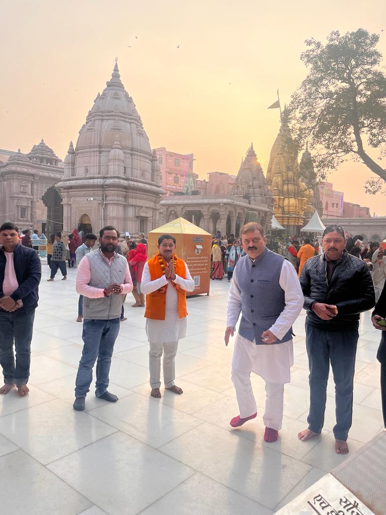 AshishVhp's tweet photo. भगवान सूर्य की उपासना के महापर्व मकर संक्रांति (खिचड़ी) के पावन अवसर पर काशी विश्वनाथ महादेव की नगरी में। https://t.co/GR445sOrF4