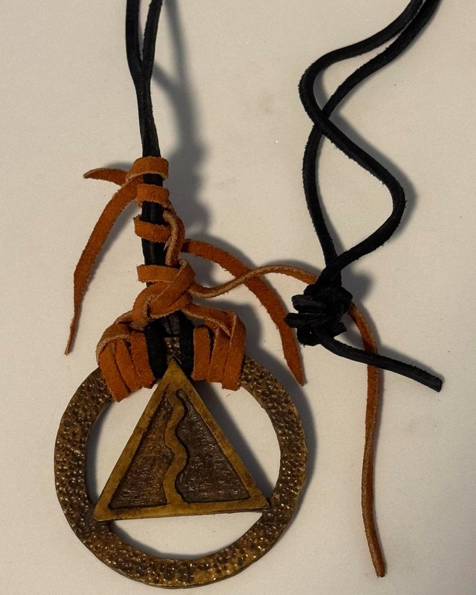 alexa_md's tweet photo. Free RDA signed photo for the first person to identify this #Stargate prop with screencap/evidence. We'll be selling it at Basingstoke but would be nice to put a description to the item. This is going over FB, Insta &amp; Twitter. Winner will be identified via the time stamped reply. https://t.co/VblcCRrmPQ