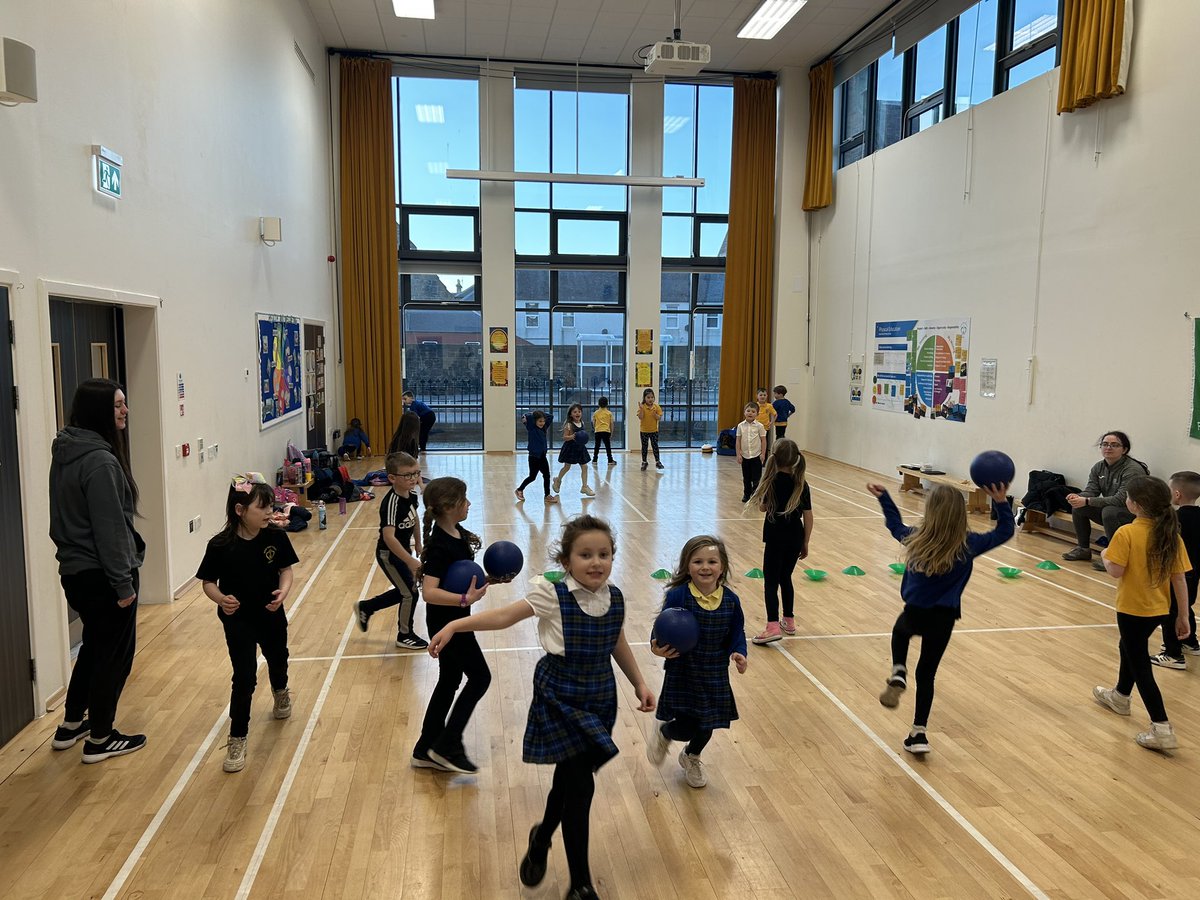 P1-3 after school club started today, this block the pupils are working on ball skills 🏀⚽️🎾 Well done everyone, what a great turn out🤩 #participate <a href="/sacred_heartps/">Sacred Heart Primary</a>