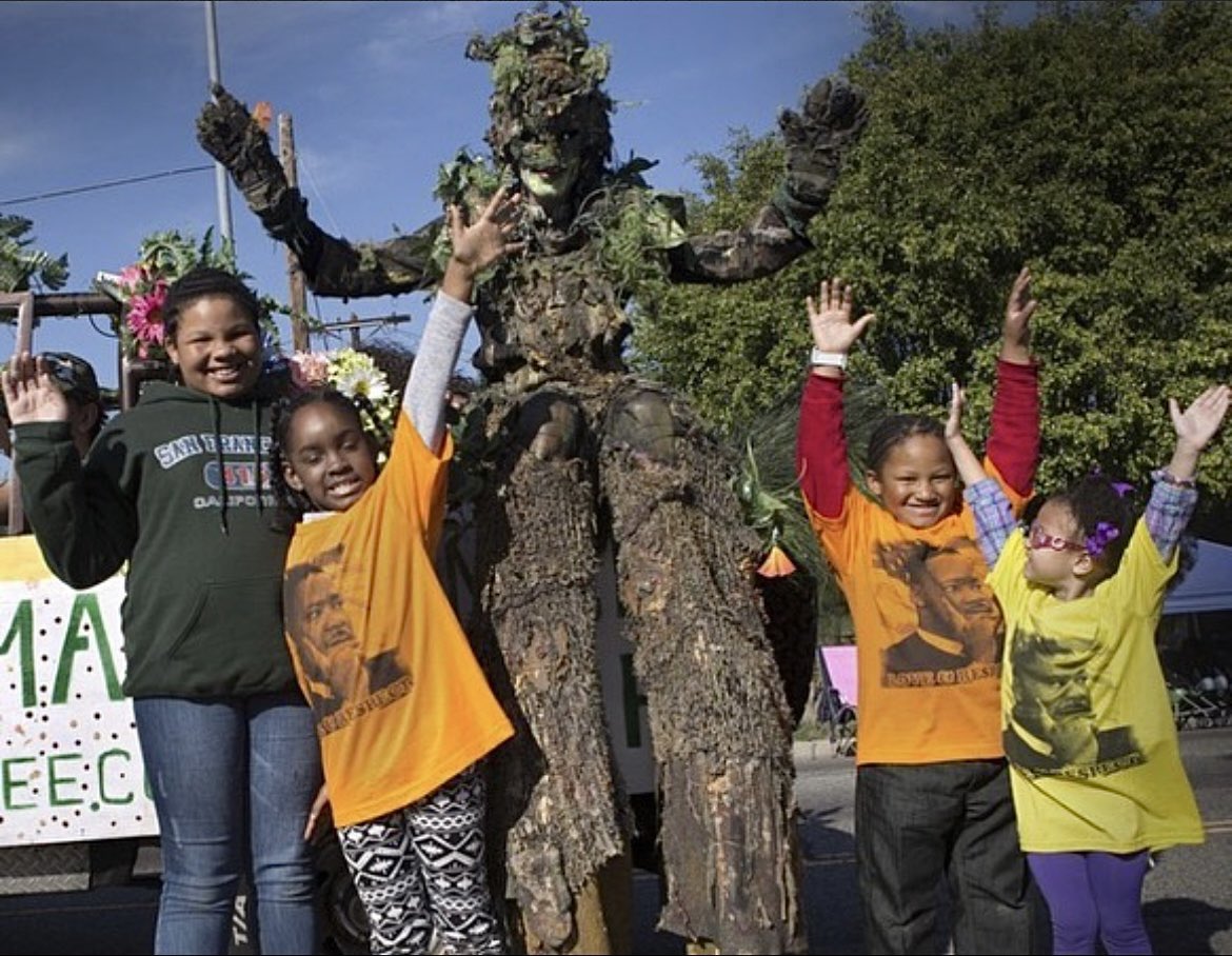 Today we honor the life and legacy of Martin Luther King Jr who said, “The surest way to be happy is to seek happiness for others.” 🙏🏼🌳🫱🏾‍🫲🏽

#martinlutherking #kingday #mlkday #mlkdayofservice #kingday2024 #humanity #humannature #inclusivity #joy #community #giveback