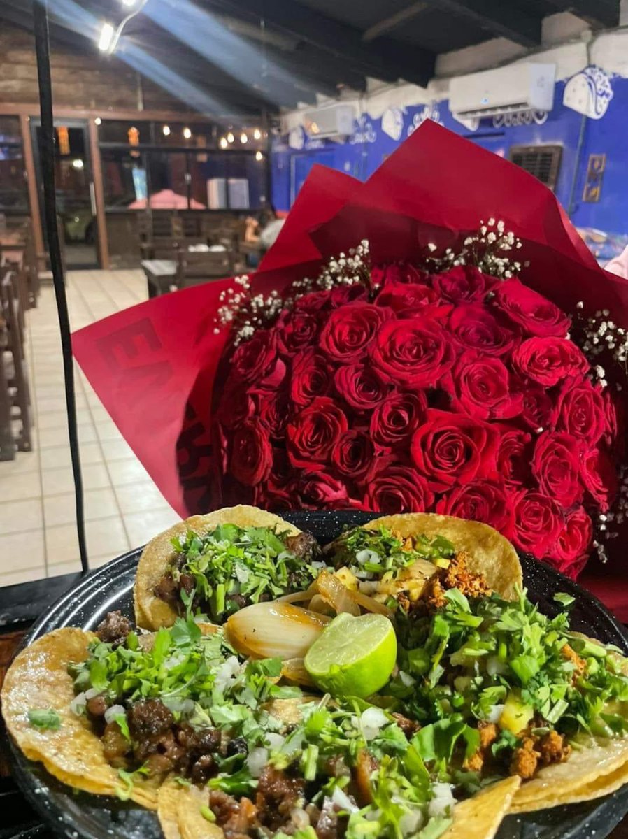 Nighthawk_2011's tweet photo. Te voy a comprar flores y unos tacos nomás por preciosa… https://t.co/XwnEViSVhe