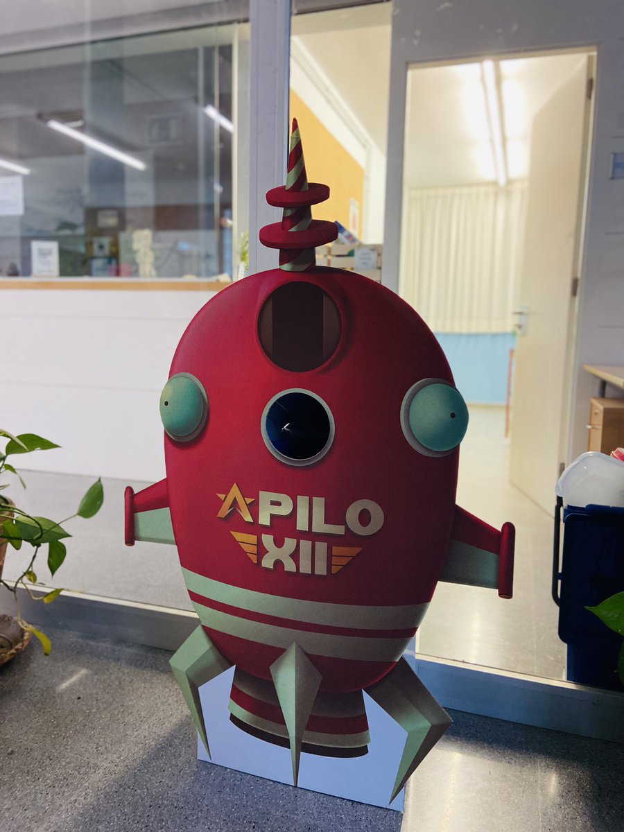 eAbelFerrater's tweet photo. Ja tenim l’Apilo XII a l’escola👏🏻. Si teniu piles, les podeu dipositar a l’Apilo ☺️. Un nou punt de recollida per poder reciclar ♻️materials molt contaminants. Recordeu que també tenim un contenidor per recollir tinta d’impressores 📠. #ods #puntderecollida #apiloxii @ApiloXII https://t.co/VMhPxaW6rv