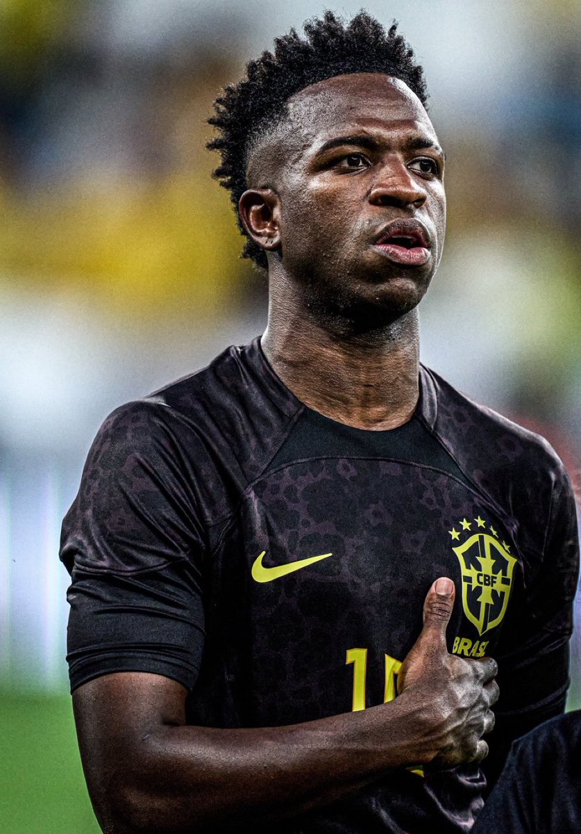 AtaqueFutbolero's tweet photo. 🇧🇷🌟 BRASIL es el GANADOR del Premio The Best al gesto FAIR PLAY, por vestir completamente de negro como señal a su lucha contra el RACISMO. https://t.co/dV4XZpRUVl