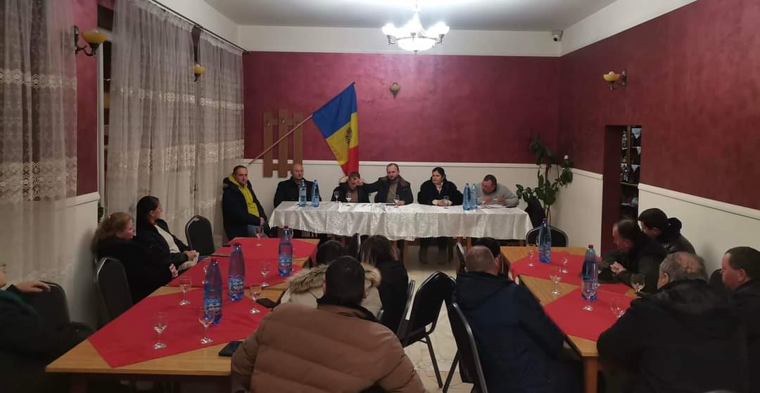 PopDariusAUR's tweet photo. ✊🇷🇴✊Azi, am continuat campania “Iarna Românilor”, am pregătit #strategia pentru această săptămână și am încheiat ziua cu o #ședință în cadrul #organizației AUR Copalnic Mănăștur. 

#Romania #Români #Unitate https://t.co/IBmJZQuf0G
