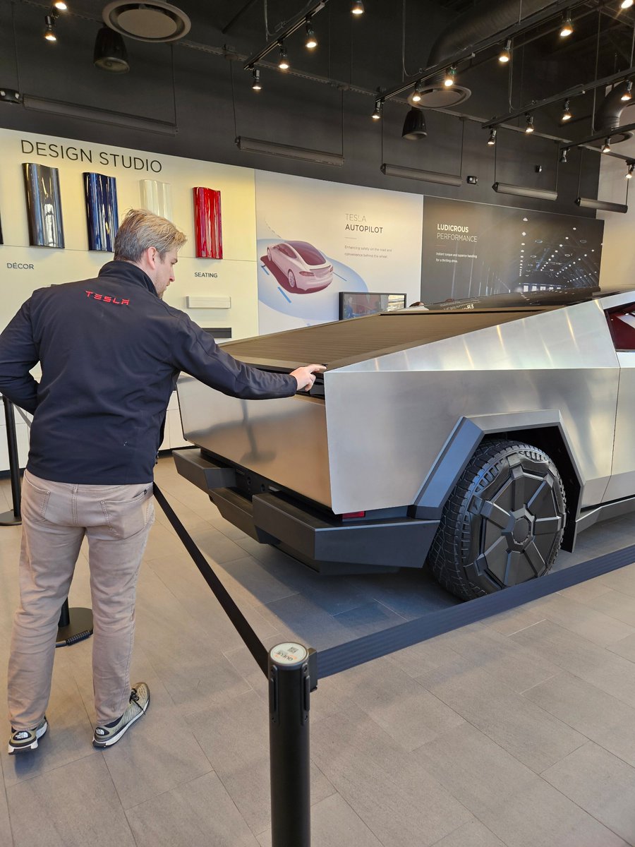 Colonel_Calico's tweet photo. @elonmusk hey Boss, in Atlanta... can we arrange a test drive ? #tesla #Cybertruck #ElonMusk 🤔🤔🤔 https://t.co/dnvhBudtGY