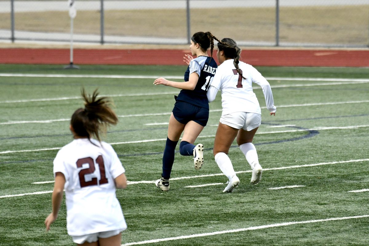 lauren_alvarez7's tweet photo. High school seasonโs begun! @LSHS_Soccer #HeaderGoal #GoRangers https://t.co/2NVBV6pREZ