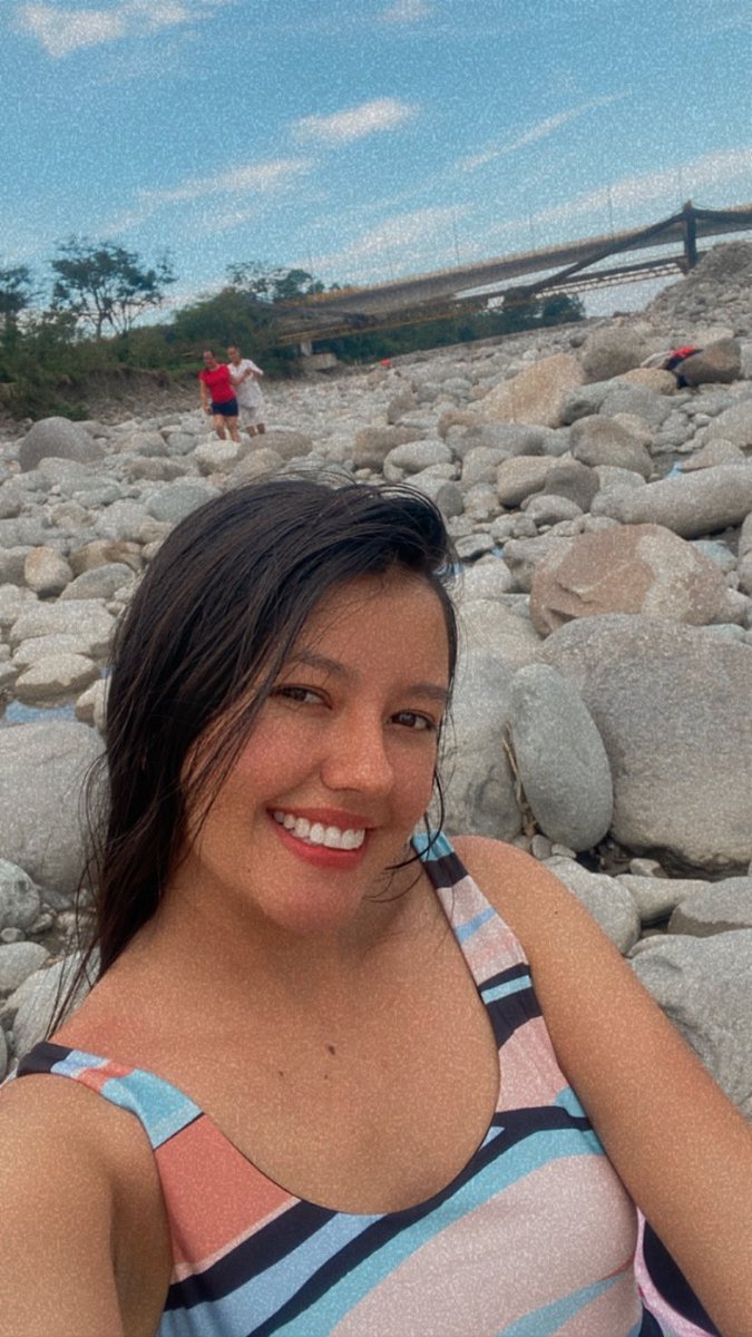 Valenti60744673's tweet photo. Uno de los regalos más anhelados para mis cumpleaños era el diseño de sonrisa y ya lo cumplí.
De mi para mi🥰 https://t.co/nhyOaVuIw5
