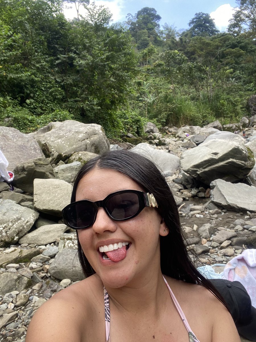 Valenti60744673's tweet photo. Uno de los regalos más anhelados para mis cumpleaños era el diseño de sonrisa y ya lo cumplí.
De mi para mi🥰 https://t.co/nhyOaVuIw5