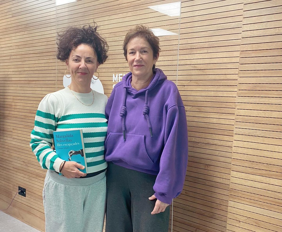 Va ser un plaer conversar amb <a href="/margasoli/">Margalida Solivellas Lladó</a> a la secció de literatura de <a href="/LaGranVidaIB3/">La Gran Vida IB3</a> ! Illes escapçades un petit tast dels trenta-sis anys com a cronista de les Illes per TV3. 

Merci, Margalida! esperam el pròxim! 

Aquí l’enllaç a la conversa! 

ib3alacarta.com/radio/lagranvi…