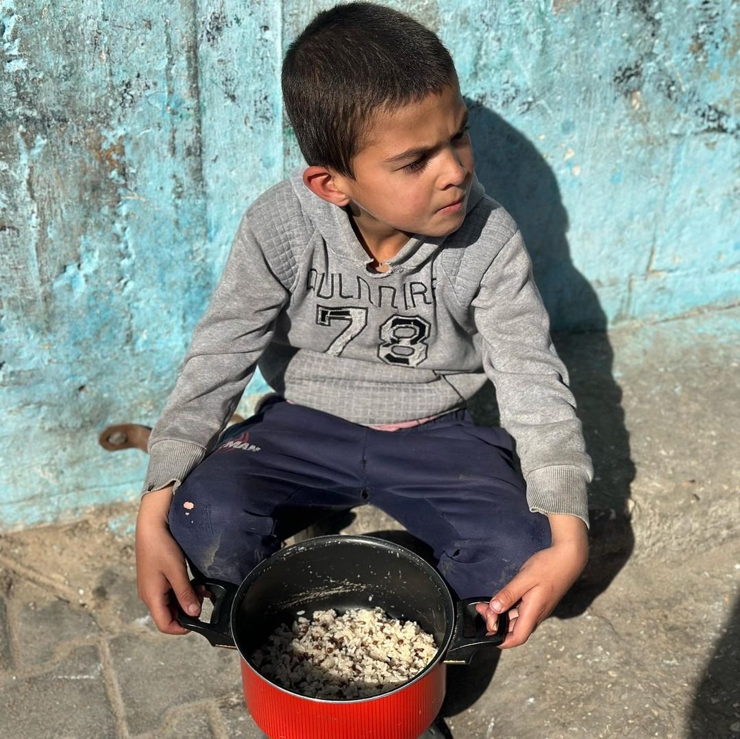 SammiUllahh's tweet photo. Disturbing Fact: 💔

 According to the World Food Programme, 9 in 10 people in Gaza eat less than one meal a day. The dire humanitarian situation underscores the urgent need for international assistance and efforts to alleviate hunger and suffering. 
 #GazaCrisis #FreePalestine #PalestineGenocide #foodingaza #HumanitarianUrgency #roomtoimprove