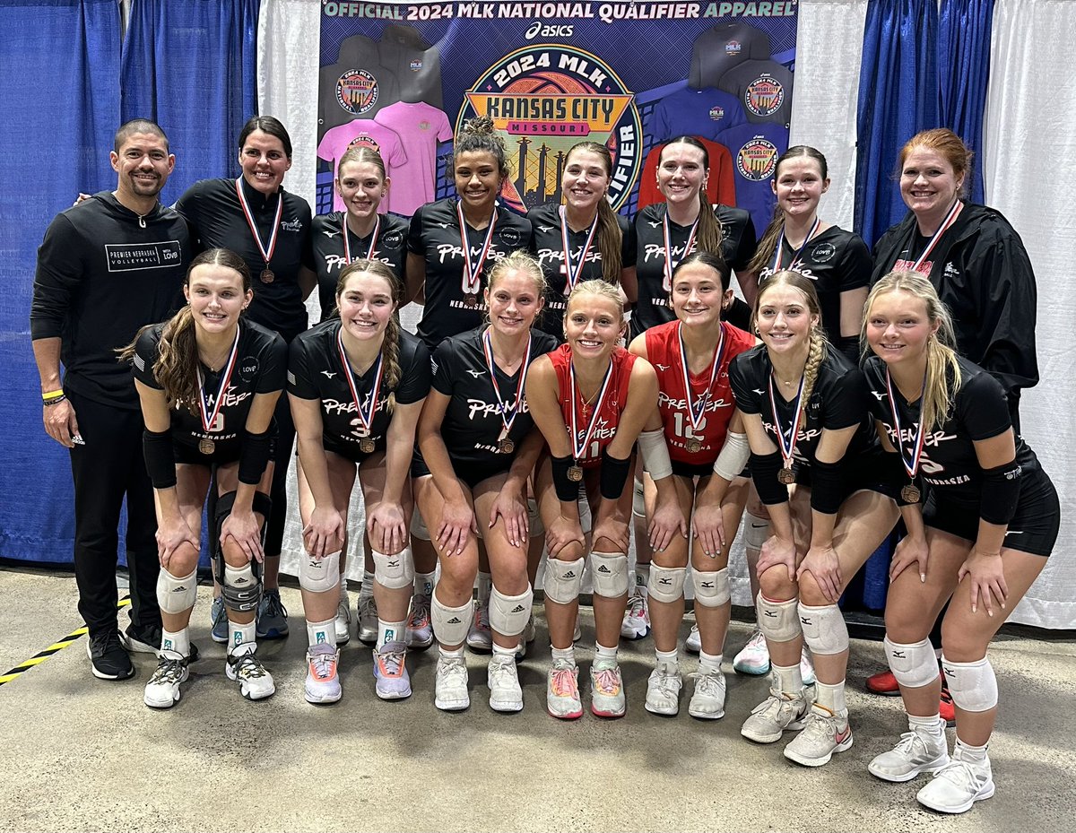TICKET PUNCHED!! 🎟️ 🥊 

Congrats Premier 18 Gold athletes and coaches for qualifying Open! 2024 USA 18s Girls Junior National Championships  in Baltimore, here we come! #GJNC #PremierProud