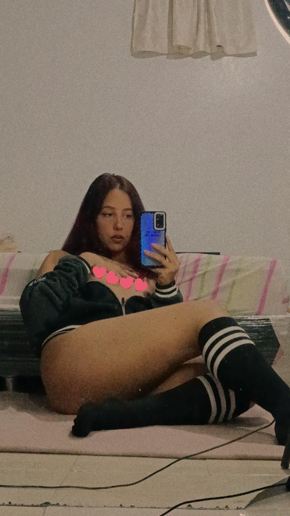 Rossweetie_'s tweet photo. @lunaseduces cuddle me in https://t.co/RYyIL2W220
