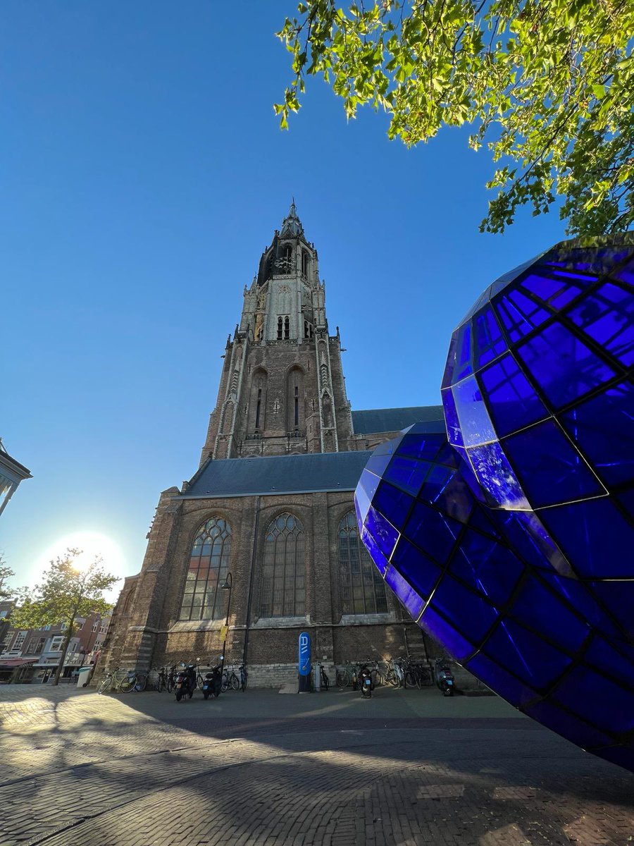 Vandaag is het blue monday, oftewel de meest depressieve dag van het jaar. Ondanks deze dag en het grauwe weer vandaag, weet dat het zonnetje snel weer gaat schijnen! 💙#bluemonday #delftsevvd