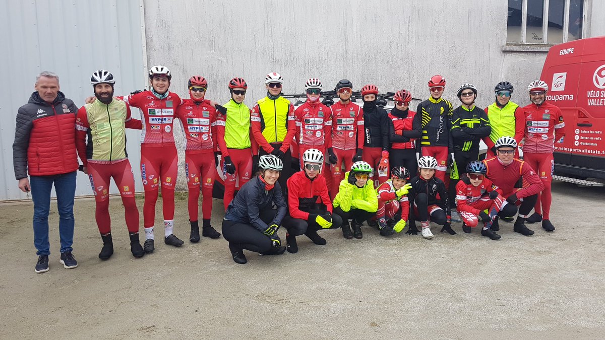 VsValletais's tweet photo. ⚪ 𝗘𝗡𝗧𝗥𝗔𝗜𝗡𝗘𝗠𝗘𝗡𝗧𝗦 𝗛𝗜𝗩𝗘𝗥𝗡𝗔𝗨𝗫 🔴

Depuis début décembre, nos Red's ont repris progressivement les routes de la région. La prépa hivernale a bel et bien commencé.

Quelques photos du stage Ecole de vélo &amp; U17... https://t.co/HoYQWXgbfr