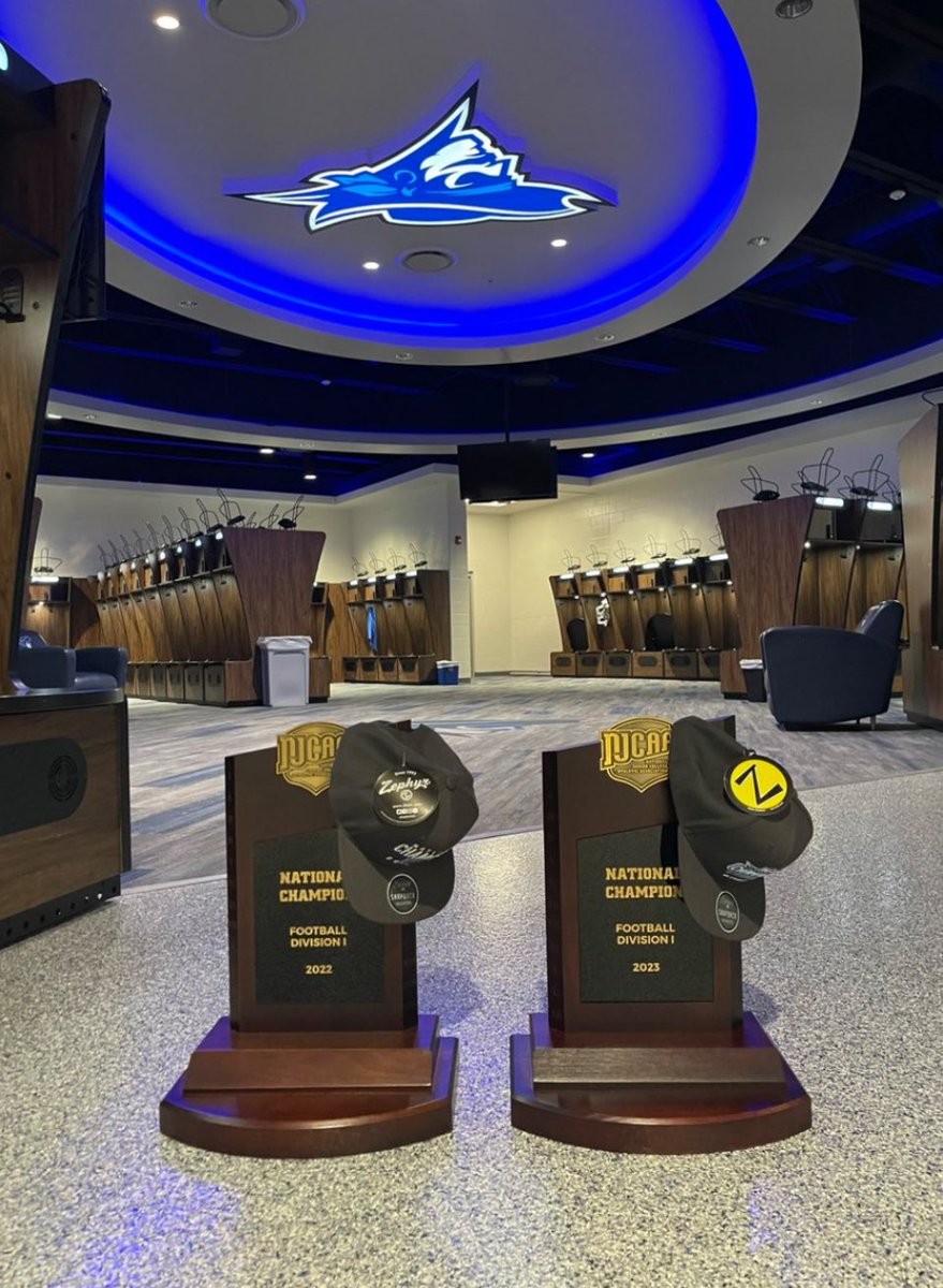 After a great conversation with <a href="/CoachStrohmeier/">Scott Strohmeier</a> I’m blessed and excited to receive an offer from the back to back national champions <a href="/ReiverFootball/">IWCC Reiver Football</a> !! <a href="/Coach_KD75/">Kendrick Davis</a>
