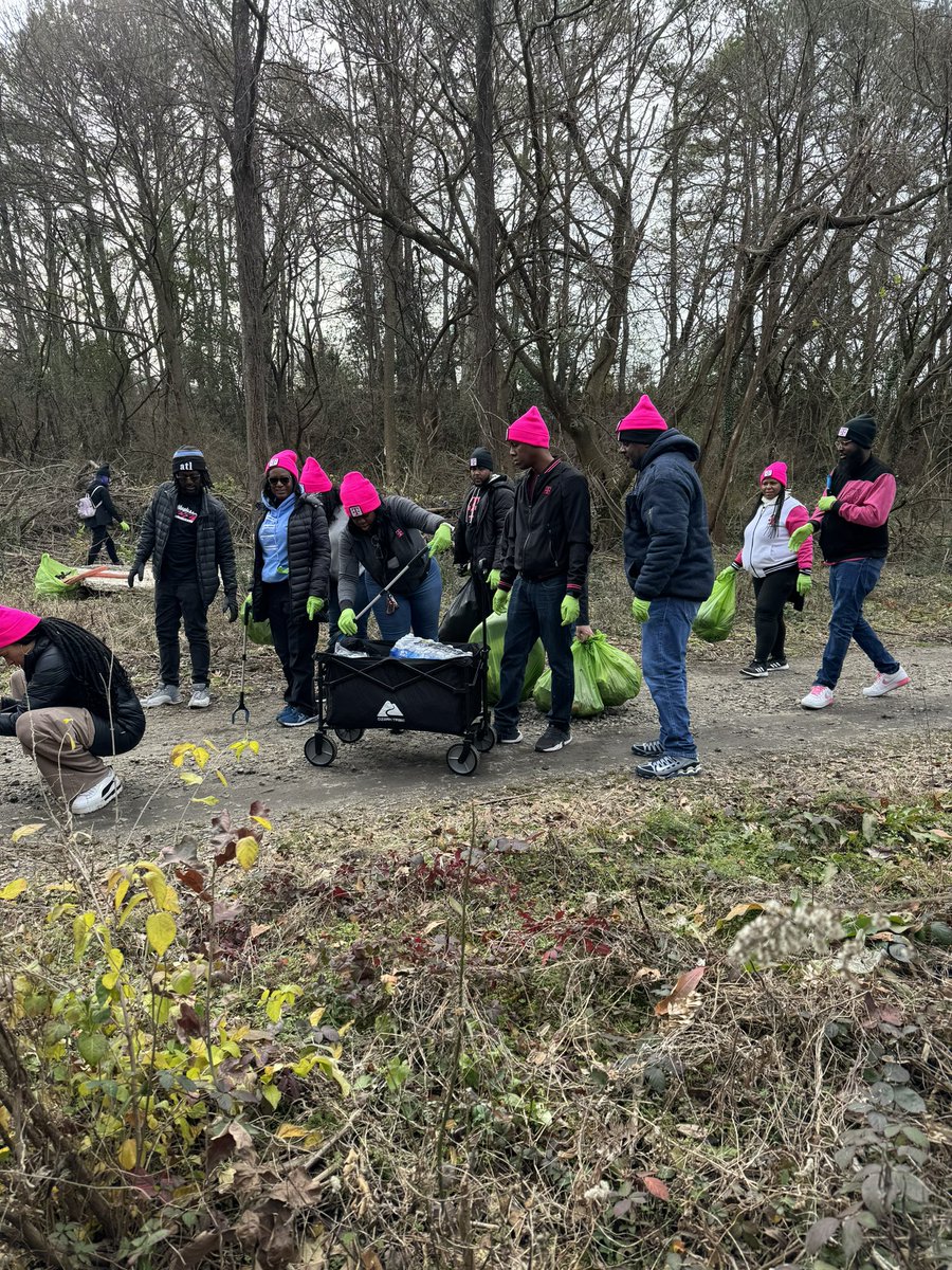 Day of service 🩷 Cleaning the Beltline with the T-Mobile crew! #handsonatlanta #volunteering #cleaningATL