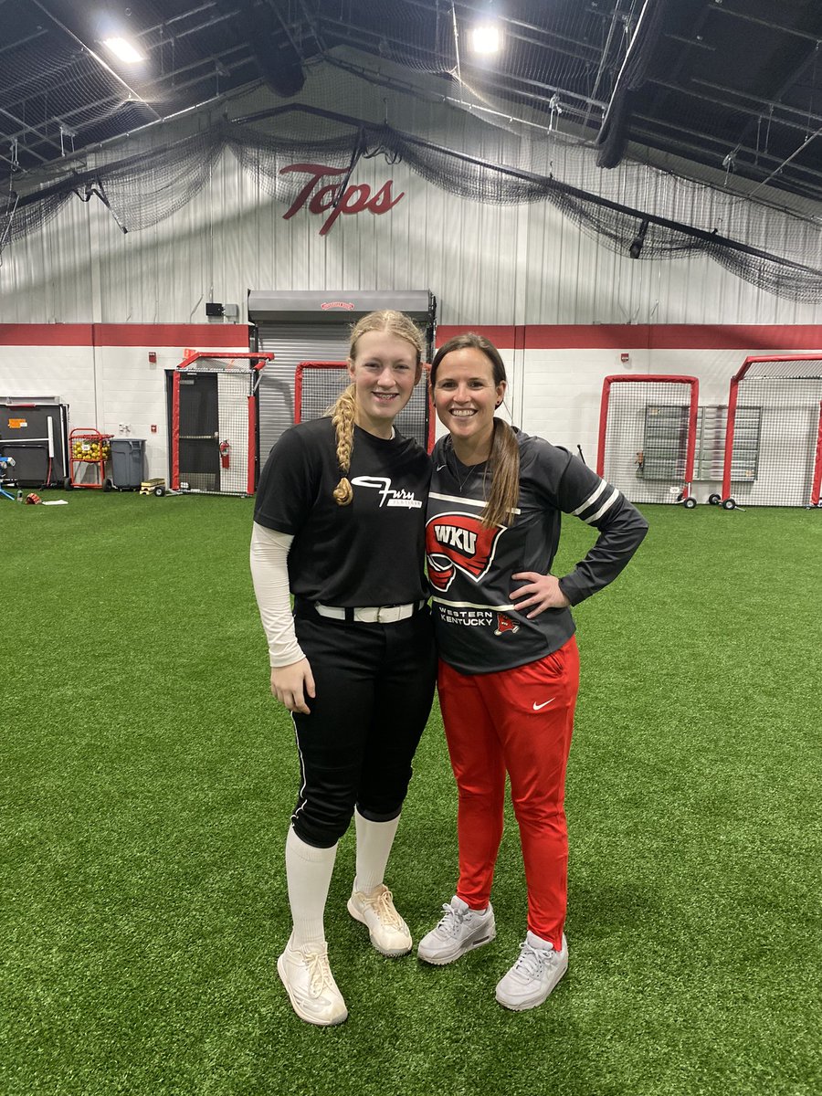 EmilyKMatlock26's tweet photo. Big thank you to @AmyLTudor and @KaylaBixel for the hitting and defense camps on Saturday! 
@WKUSoftball @FPlatinumDillon 
Go Tops! https://t.co/1qeZdmrXdn