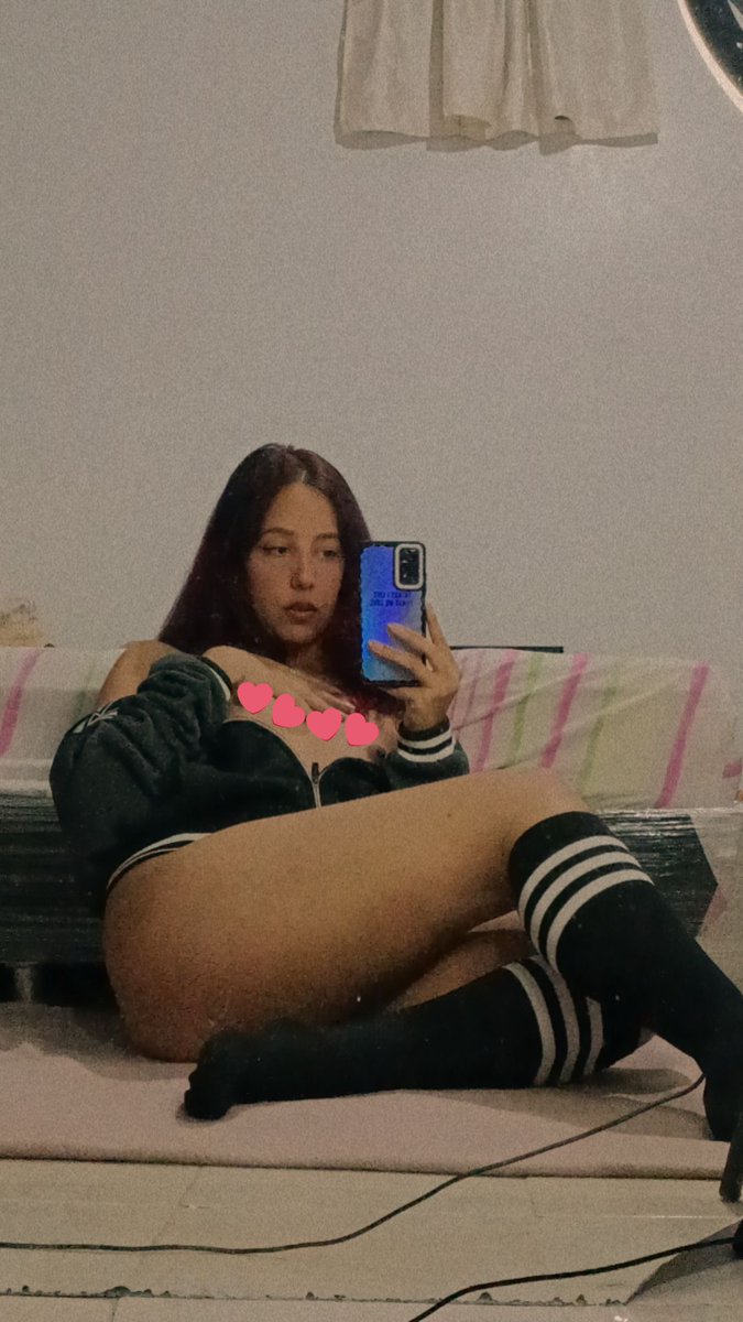 Rossweetie_'s tweet photo. @vanebp19 cuddle me in https://t.co/6vQ4cFjskB
