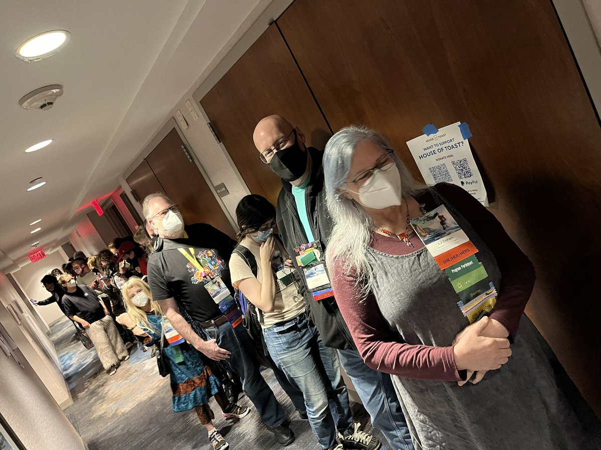 LyndsayEly's tweet photo. I didn’t take a lot of photos at #Arisia but here are some from #houseoftoast, including when @sfsmaus let me run the toasters and I immediately changed the toast playlist to pop punk music videos. My Chemical Toast-mance woooooo 🖤 🍞 https://t.co/9uVyp7BFy5