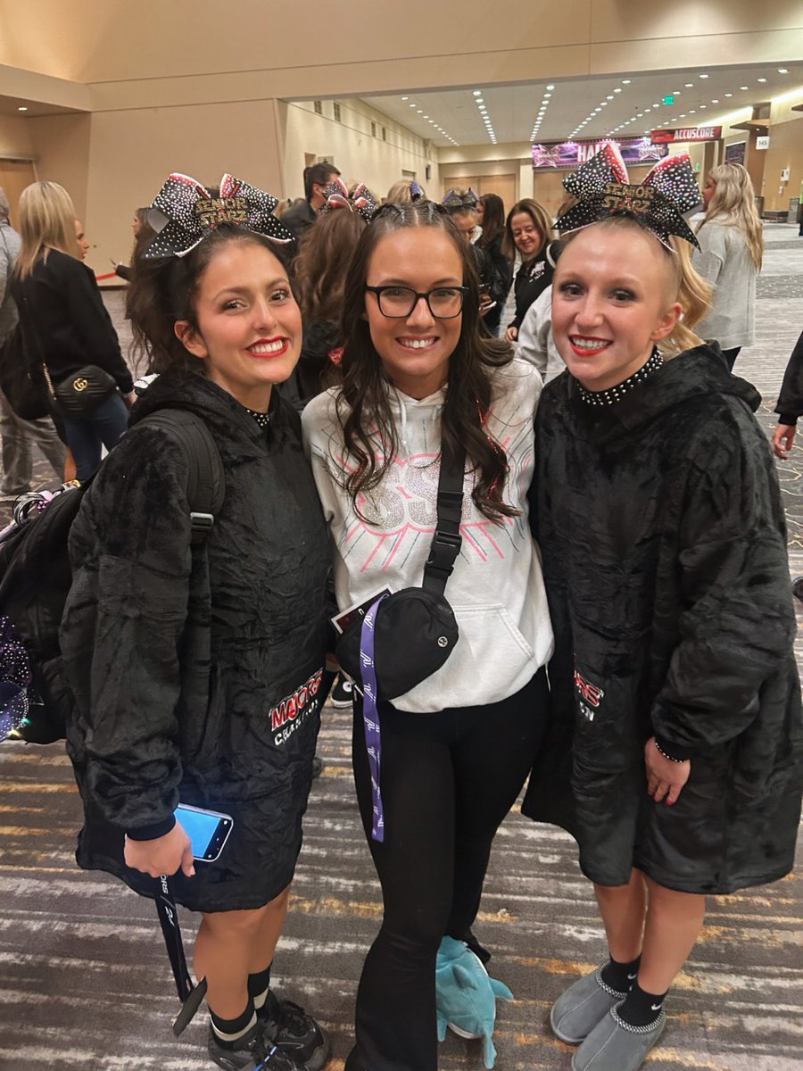 This weekend was so amazing but the highlight of the weekend was seeing my new friends from Mac! Not only the best teams you’ll ever see but the sweetest humans on earth! #BESTGYM see y’all soon!!💖@brynnmerrill93