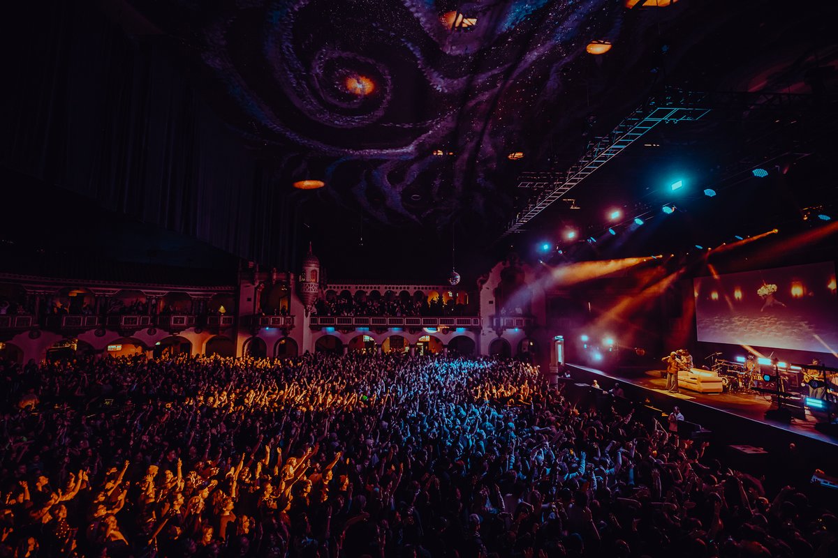OLIVER TREE: ALONE IN A CROWD 💫 Thank you all for coming out on a snowy night to celebrate the very first show of <a href="/Olivertree/">Oliver Tree</a>'s tour. Silliness, bowl cuts, and good times ensued 🕺 

⏩ Full album is up on our Facebook: livemu.sc/3RU4c4m

📸: <a href="/alliemischen/">Allie Mischen</a>