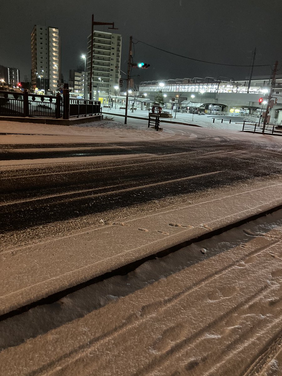 IW70r's tweet photo. 雪〜！！ https://t.co/L0CE41Goaw