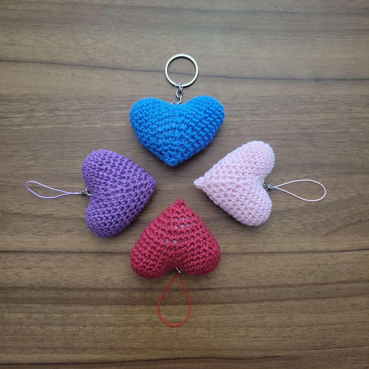 YuukosWorkshop's tweet photo. Crochet Heart Keychain ❤️
I had so much fun crocheting these hearts 💙

https://t.co/tzpt7jtkQO

#crochet #amigurumi #heart #crochetheart #keychain #phonestrap #charm #cottonyarn #handmade #craft https://t.co/VcErJaY5LU