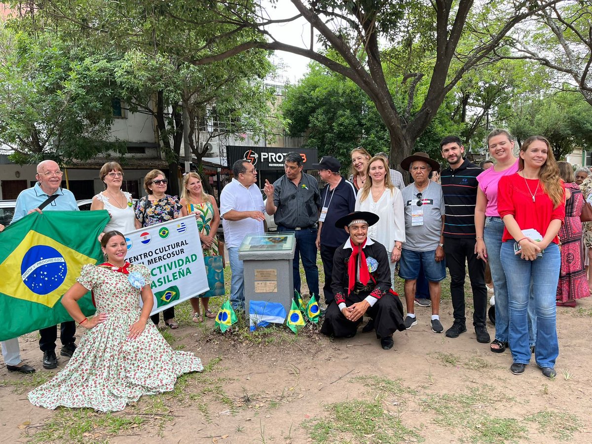 Recibimos la visita del secretario de Cultura del Estado Mato Grosso do Sul y representantes culturales. 🇧🇷
Hicimos entrega de presentes protocolares con productos que representan nuestro destino, potenciando así el intercambio cultural que nos caracteriza. 🌎